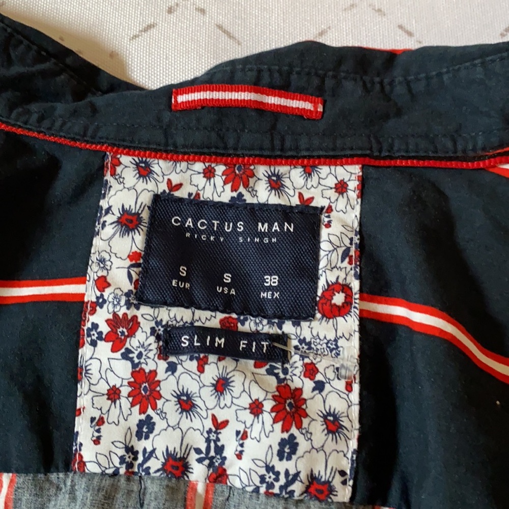 Cactus Man size small Men’s button down mens shirt - Picture 4 of 5